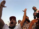 Demonstranti provolávají protireimní hesla bhem jednání Arabské ligy v Káhie