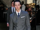 Trendy pánská móda: edé obleky (DKNY)