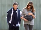 Nicolas Sarkozy, jeho manelka Carla a dcera Giulia na procházce