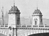 Pohled na most Legi krtce po jeho dokonen. Pohled z nbe od Nrodnho