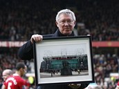 DLOUH VLDA NAD MANCHESTEREM. Trenr Alex Ferguson piel do Manchesteru