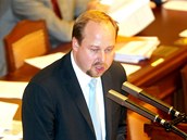 Poslanec ČSSD Jeroným Tejc hovoří při jednání Poslanecké sněmovny (1. listopadu
