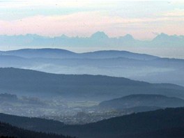 Alpy na dohled. Díky inverzi je z Pancíe krásný výhled. Na obzoru jsou