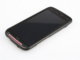 Recenze HTC Sensation XE telo