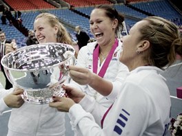 E JE KRÁSNÁ? Vítzky Fed Cupu 2011 Lucie afáová, Petra Kvitová, Lucie...