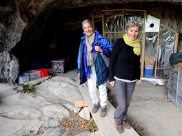 Francouzky Anne Cautainová (vpravo) a Bernadette Touloumondová utekly ít do