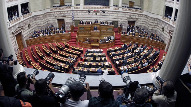 ecký parlament jedná o dve vlád (5. listopadu 2011)