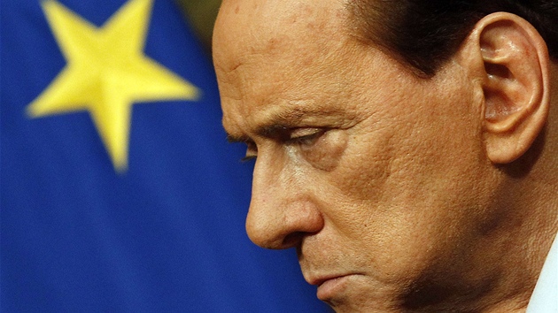 Italský premiér Silvio Berlusconi (7. listopadu 2011)