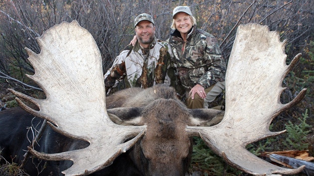 Joyce Herlitzkeová se synem Keithem a svým úlovkem