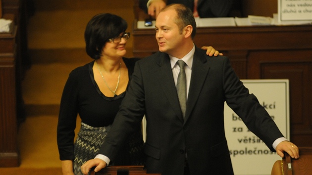 Vlasta Bohdalová a Michal Hašek při jednání Sněmovny.