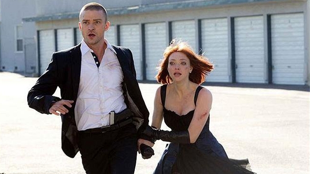 Amanda Seyfriedová a Justin Timberlake ve filmu Vymený as    