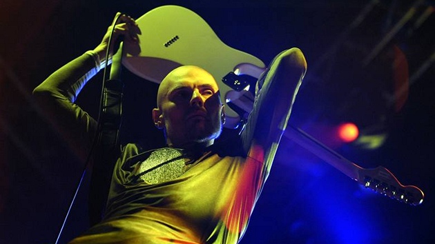 Leader Smashing Pumpkins Billy Corgan pi koncert v rámci Zeitgeist Tour,