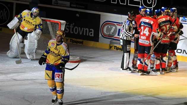 1, 2, 3, 4, 5, 6... GÓL! Pardubití hokejisté si proti Zlínu s chutí zastíleli.