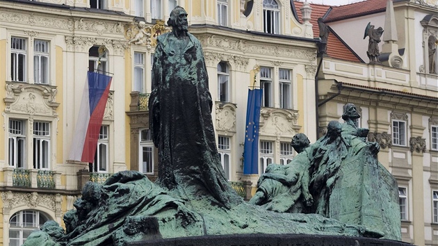 Pomník Jana Husa na Staromstském námstí v Praze