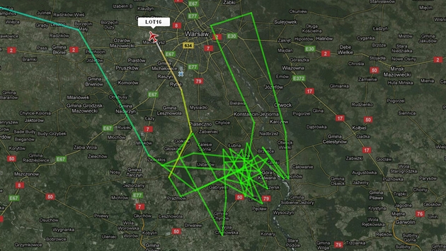 Zznam flightradar24.com, ukazuje jak letoun krouil hodinu a tvrt nad Varavou.