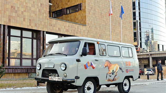 Ruský UAZ je spolehlivé a léty prověřené vozidlo. V Mongolsku je obzvlášť oblíbené a do náročného terénu se výborně hodí. 