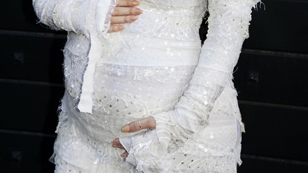 Jessica Simpsonová v kostýmu mumie upozornila na těhotenské břicho.
