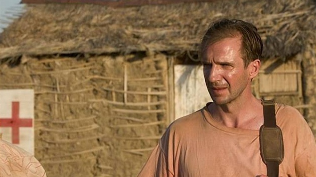 Ralph Fiennes ve filmu Nepohodlný