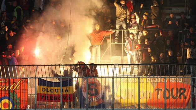 BOULIVÉ PROSTEDÍ. Fanouci Sparty odpálili v Olomouci nkolik bengálských