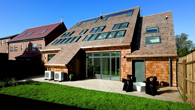 CarbonLight Homes je jednm z prvnch dvou  CO2 neutrlnch rodinnch aktivnch dom ve Velk Britnii.