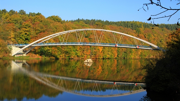 Nový most přes Brněnskou přehradu postavili v roce 2003.
