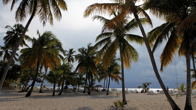 Stoprocentní romantika – nádherná pláž, lenošení pod palmami nebo drink u baru 