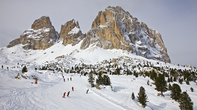 Prsmyk Passo Sella (2 244m), odkud se naskýtá dech beroucí výhled na