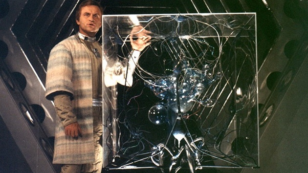 Boivoj Navrátil a Centrální mozek lidstva v seriálu Návtvníci (1983)