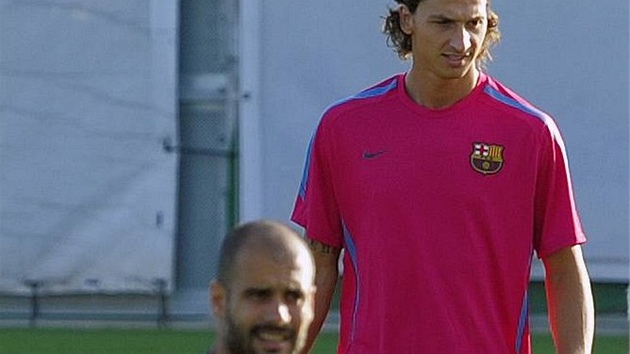 NEMLUVILI SPOLU. Podle úto�ník Ibrahimovice s ním barcelonský trenér Guardiola