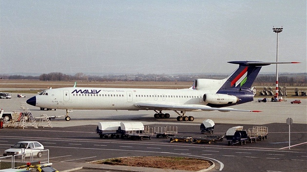 Tu-154 B-2 spolenosti Malev zhruba rok ped pistáním na bicho v Thessaloniki