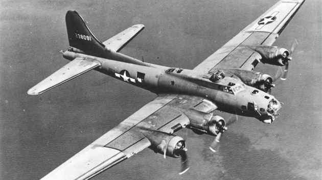 Americký bombardér B-17, britský Lancaster, sovtský Pe-8, nmecký Ju 290