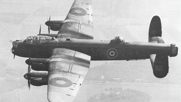 Americký bombardér B-17, britský Lancaster, sovtský Pe-8, nmecký Ju 290