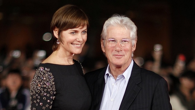 Richard Gere a Carey Lowellová na filmovém festivalu v ím (4. listopadu 2011)