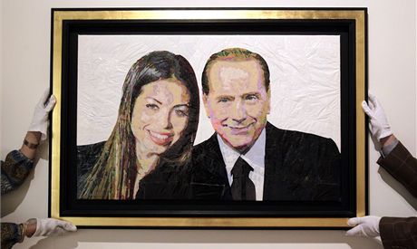 Bývalý italský premiér Silvio Berlusconi na díle izraelského umlce pipomínající jeho bunga bunga aféru.