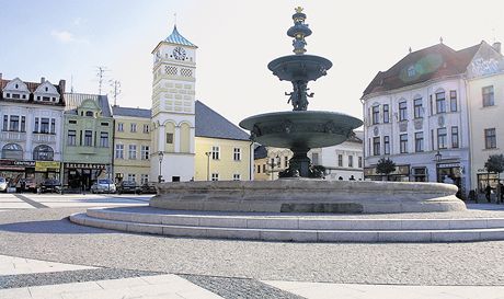 Lidé z nkterých okrajových ástí Karviné tvrdí, e zatímco centrum msta se tí pozornosti politik, jejích lokalitám dávají mén, ne by mohli.