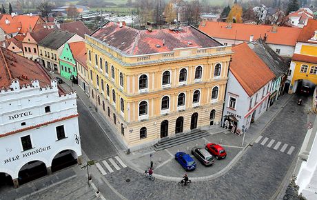 V prostorách dom íslo 19 a 20, kde díve sídlila teboská radnice, by mohl být ptihvzdikový hotel. Projekt ale zatím stojí.