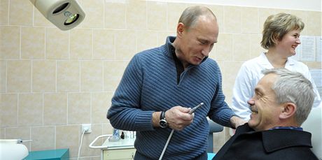 Ruský premiér Vladimir Putin v roli zubae
