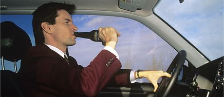 Kdy opilý idi zpsobí dopravní nehodu a vznikne pi ní koda, nebo nkoho zraní, zstane vekerá úhrada na nm. Ilustraní snímek.