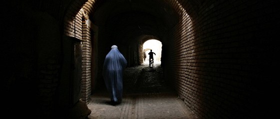 Deset let po pádu Talibanu afghánské eny stále trpí. Ilustraní foto.