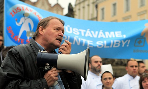 Martin Engel na protestním mítinku v roce 2011.