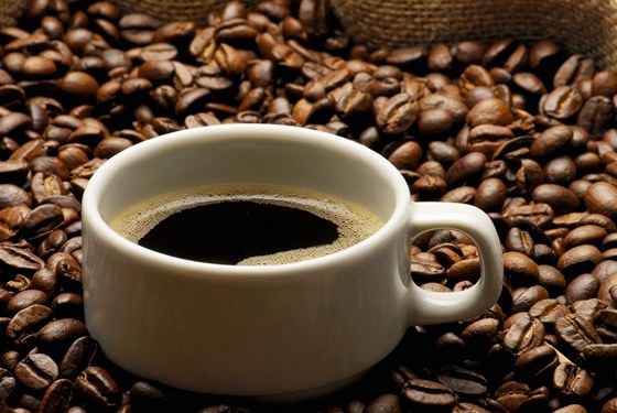 Kofein podle odborník tlumí zántlivé procesy v játrech postiených virovou hepatitidou C (ilustraní snímek)