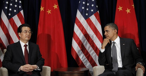 Americký prezident Barack Obama (vpravo) a ínský prezident Chu in-tchao na
