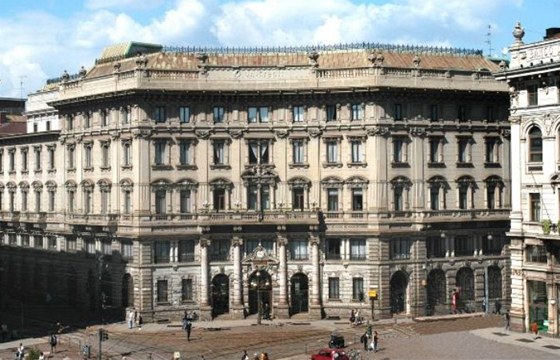 Nejvtí italská banka UniCredit. Budova v Milán