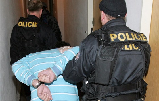 Šíleného narkomana musela zadržet policejní zásahová jednotka. (ilustrační foto)
