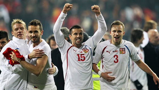 etí fotbalisté se v listopadu takto radovali z postupu na Euro 2012.