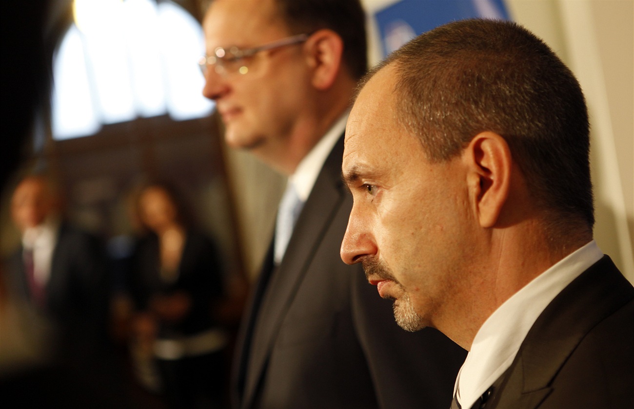 Omezením nadbyte�né administrativy u�et�íme do roku 2014 více ne� 20 miliard korun, oznámili premiér Petr Ne�as a ministr pr�myslu a obchodu Martin Kuba.