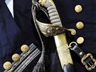 Cochranova uniforma a zdobená osobní zbra z doby, kdy byl kontradmirálem