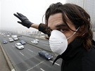 Happening Smogový dýchanek v Praze, jeho úastníci vyvsili velký transparent