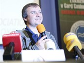 JEDEN Z M�LA �SM�V�. Pokerov� skoro�ampion Martin Staszko je mu� plach�,