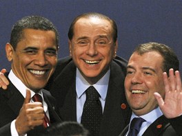 "Je pkný, mladý a hezky opálený," vyjádil se Berlusconi  v listopadu 2008 o...